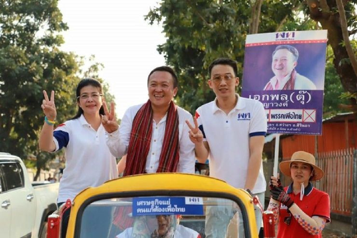 "โอ๊ค"ลั่นไม่สนใจเล่นการเมือง อ้างกลัว เห็นบทเรียนจากพ่อกับอา "โอ๊ค"ลั่นไม่สนใจเล่นการเมือง อ้างกลัว เห็นบทเรียนจากพ่อกับอา