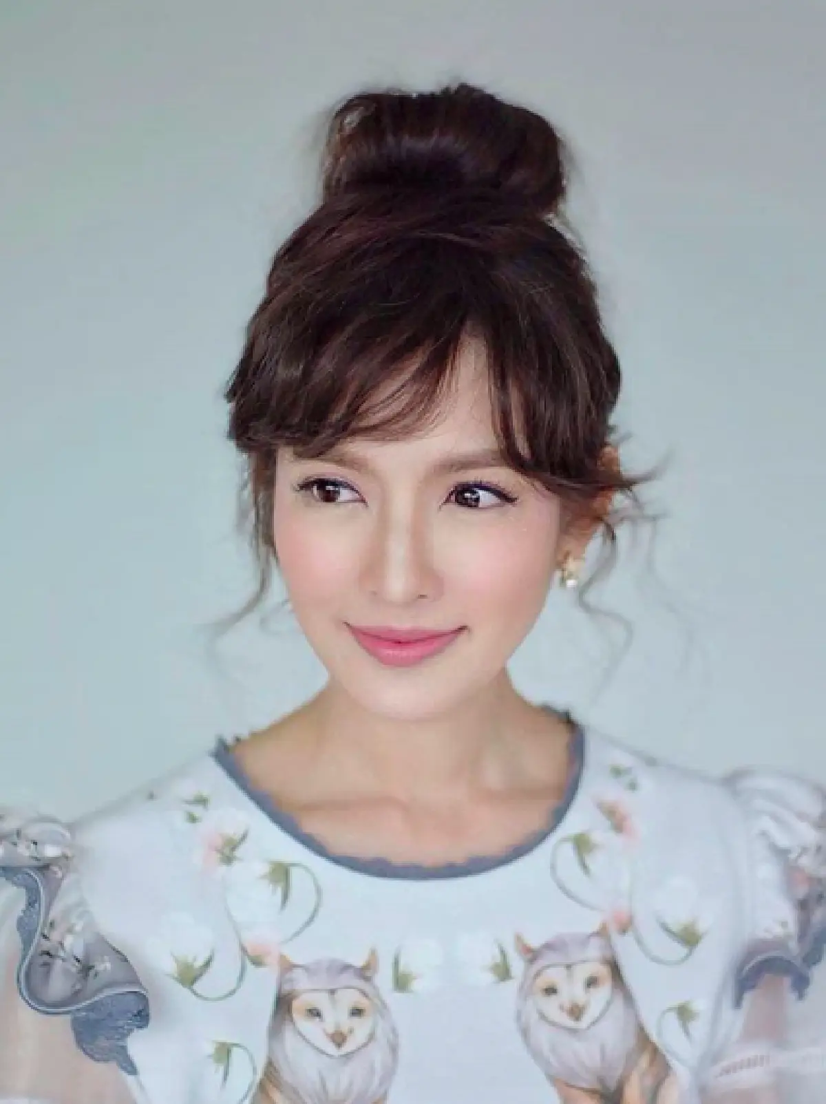 ส่องลุคสดใสของ “แอฟ ทักษอร” ที่ดูหน้าเด็กขึ้นทุกวัน