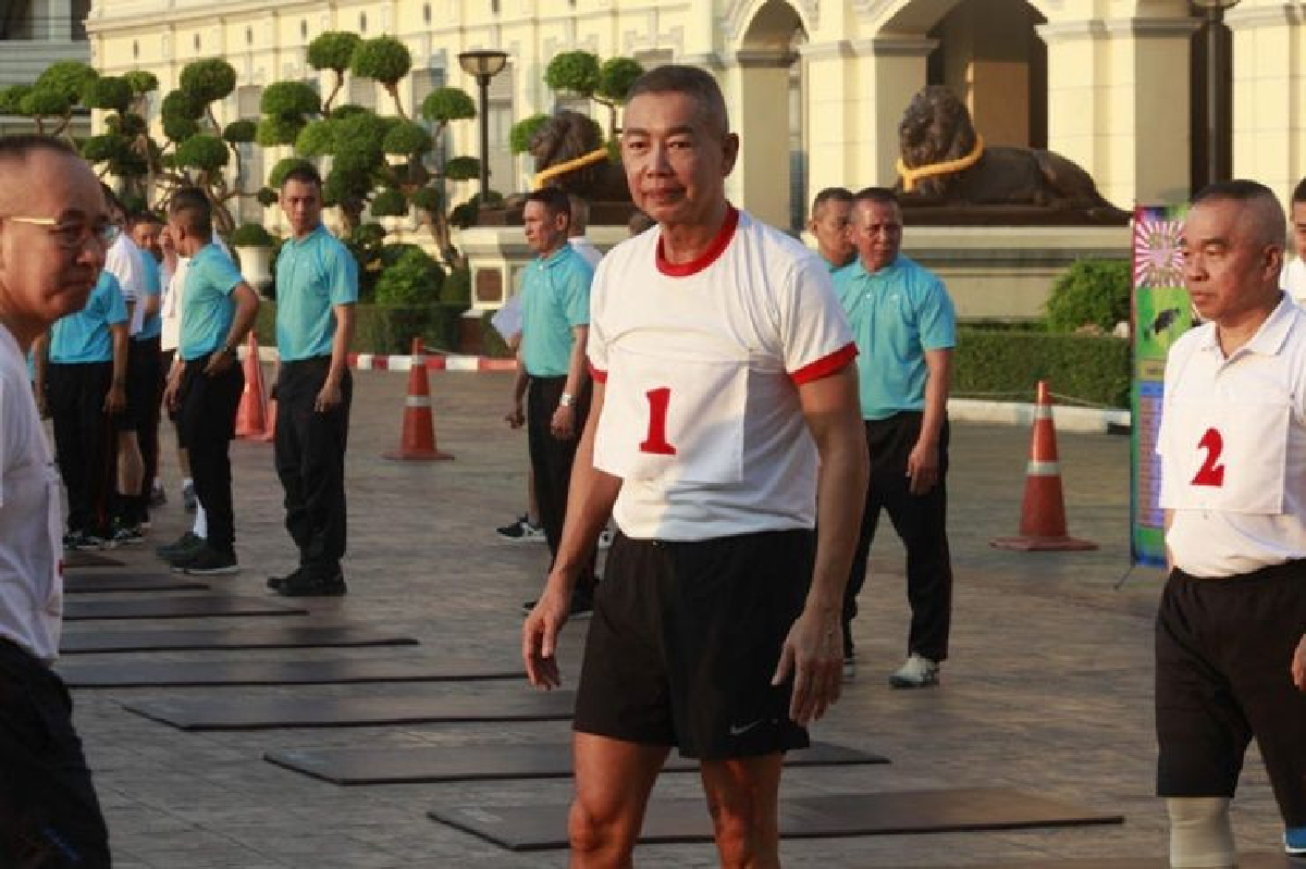 "บิ๊กแดง"โชว์ฟิตทดสอบร่างกาย ยันกองทัพสตรองรักกัน "บิ๊กแดง"โชว์ฟิตทดสอบร่างกาย ยันกองทัพสตรองรักกัน