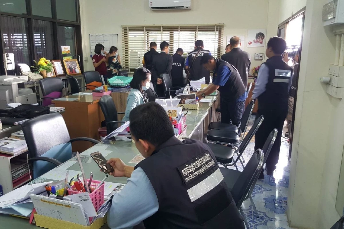ตำรวจทลายเต็นท์รถรายใหญ่ตั้งข้อหาฉ้อโกงทรัพย์สินประชาชน
