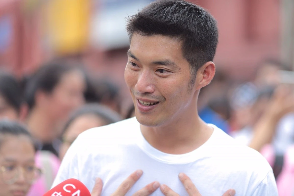 "ธนาธร"ชี้ 8 ปีไม่มีเลือกตั้ง ทำคนรุ่นใหม่ตื่นตัวการเมือง