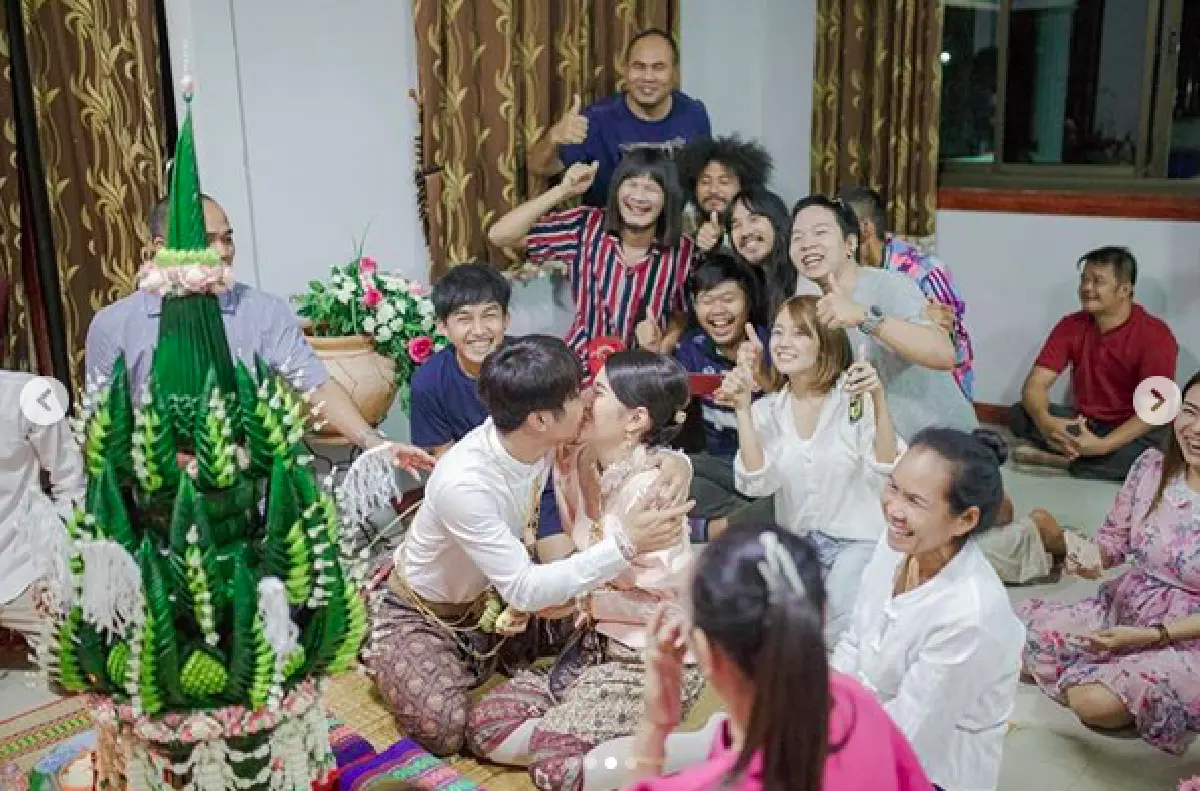 "ก้อง ห้วยไร่” แต่งแฟนสาว จัดงานในงบ 4 พันบาท "โน้ส อุดม” ร่วมเป็นประธาน