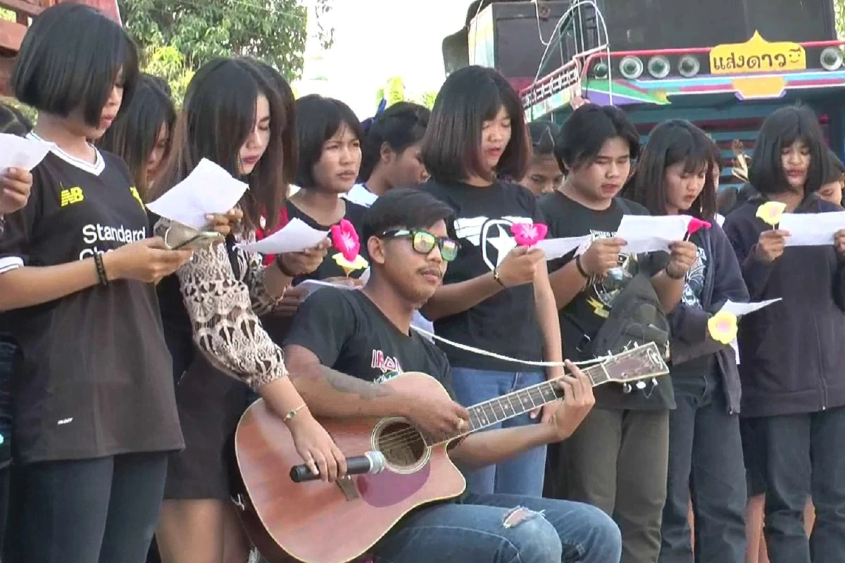 ฌาปนกิจด.ญ.14เหยื่อโจ๋ยิงมั่วพ่ออโหสิกรรมอยากให้ลูกไปสบาย