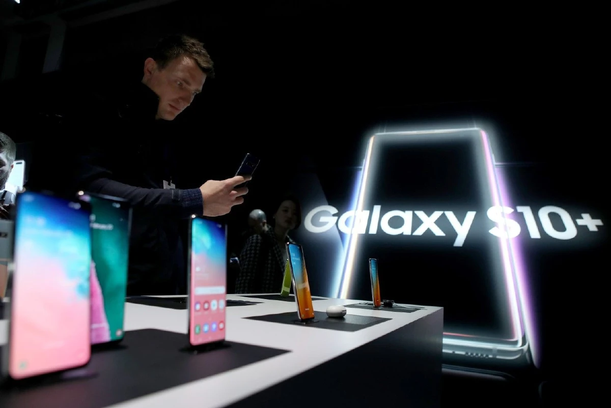 ซัมซุงเผยโฉม "Galaxy Fold" สมาร์ทโฟนจอพับได้ ราคา6.1หมื่นบาท