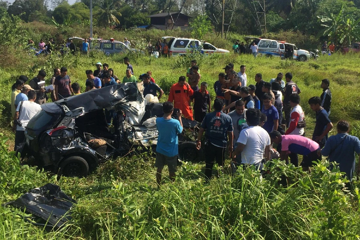 จุดตัดทางรถไฟไม่มีแผงกั้น!สปินเตอร์ชนเก๋งแม่ลูกดับ2ศพรอด1 