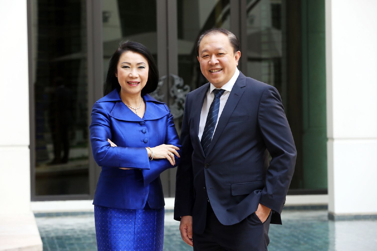 ยิว ฮอค โคว+วิลาวัณย์ แก้วกนกวิจิตร คู่หูธุรกิจที่เป็นเหมือนญาติสนิท ยิว ฮอค โคว+วิลาวัณย์ แก้วกนกวิจิตร คู่หูธุรกิจที่เป็นเหมือนญาติสนิท