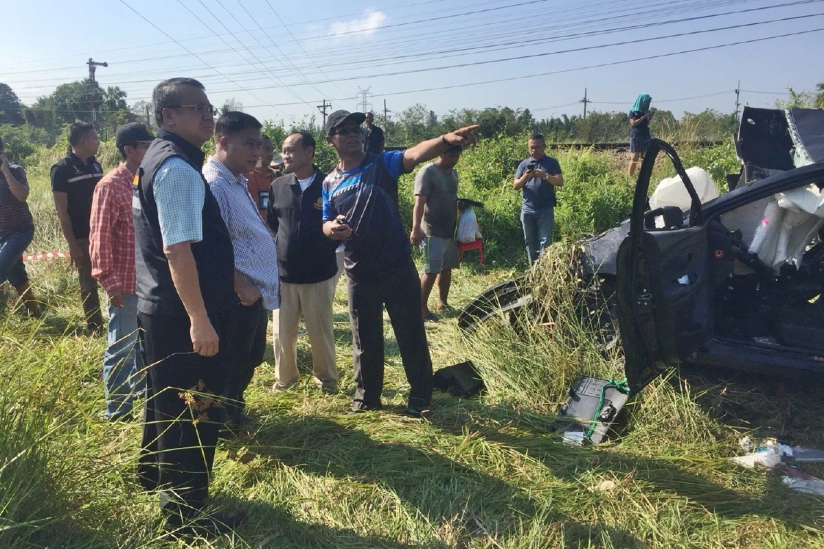 จุดตัดทางรถไฟไม่มีแผงกั้น!สปินเตอร์ชนเก๋งแม่ลูกดับ2ศพรอด1 