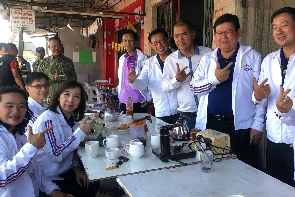 พปชร.หาเสียงตรัง-กระบี่อ้อนขอคะแนนคนใต้ชูนโยบายด้ามขวาน 4.0