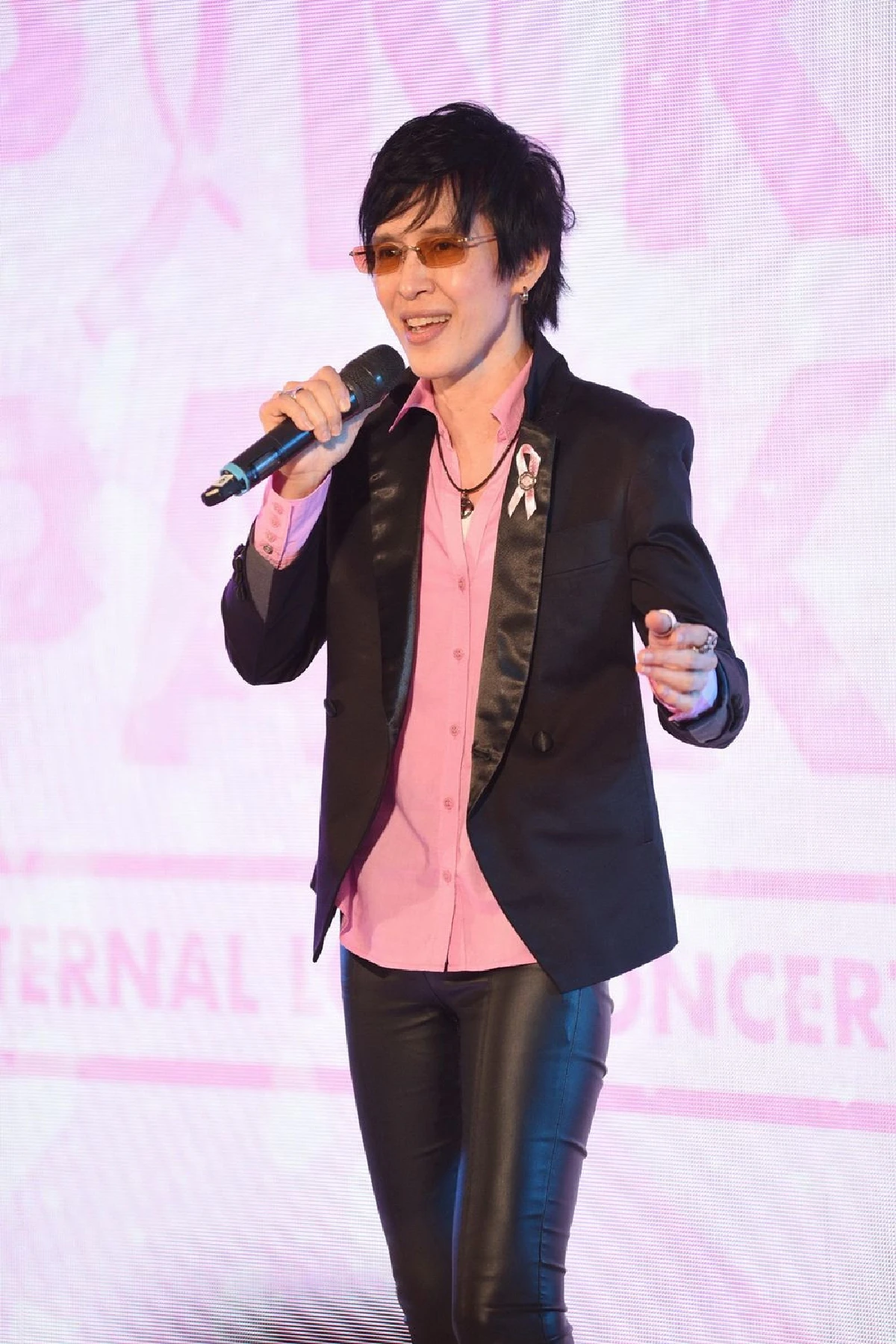 มอบความรักผ่านเสียงเพลง ในคอนเสิร์ตการกุศล