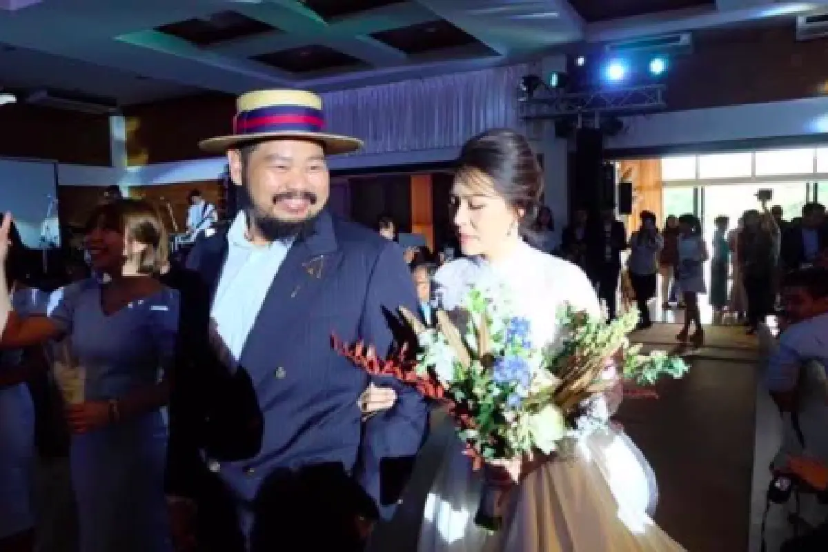 “คารีสา” งานเข้า!! หลังมีคนเผยภาพโผล่ร่วมงานแต่ง "ป๊อบ ปองกูล” แถมยังเป็นเพื่อนไอจี “โบว์”