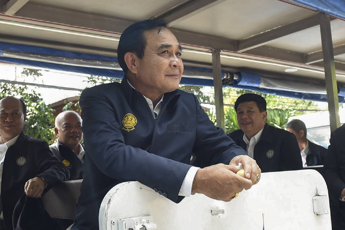 พรรคการเมืองรุมบี้ "บิ๊กตู่" ร่วมดีเบตวิสัยทัศน์ พรรคการเมืองรุมบี้ "บิ๊กตู่" ร่วมดีเบตวิสัยทัศน์