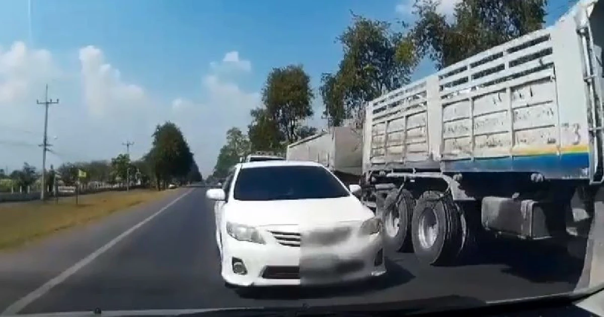 เก๋งขาวประมาท "แซงระยะอันตราย" จนคนอื่นเดือดร้อน