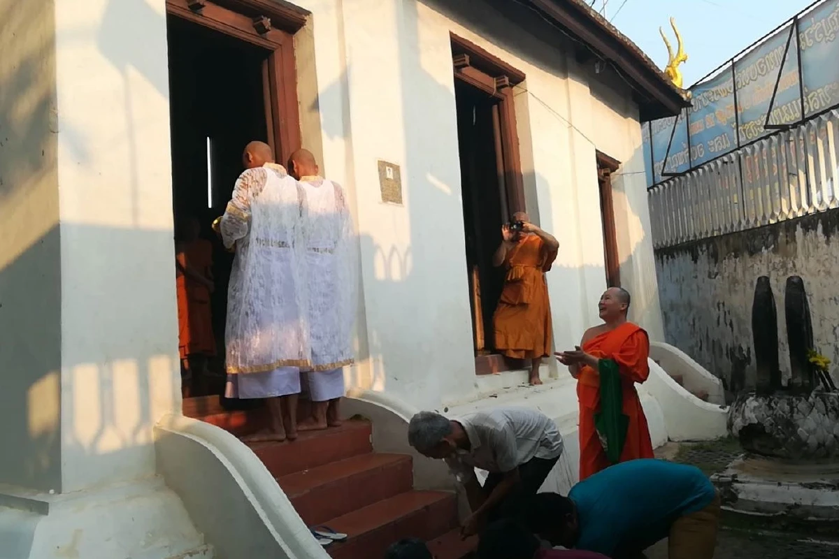 "เรียบง่ายได้ถึงธรรม"ชมภาพบวชพระไม่มีทั้งดนตรีและขบวนแห่