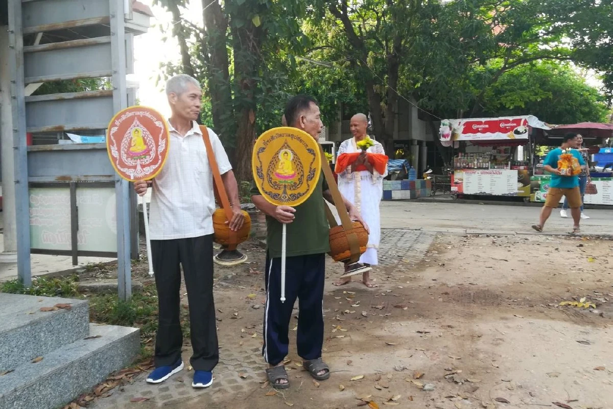 "เรียบง่ายได้ถึงธรรม"ชมภาพบวชพระไม่มีทั้งดนตรีและขบวนแห่