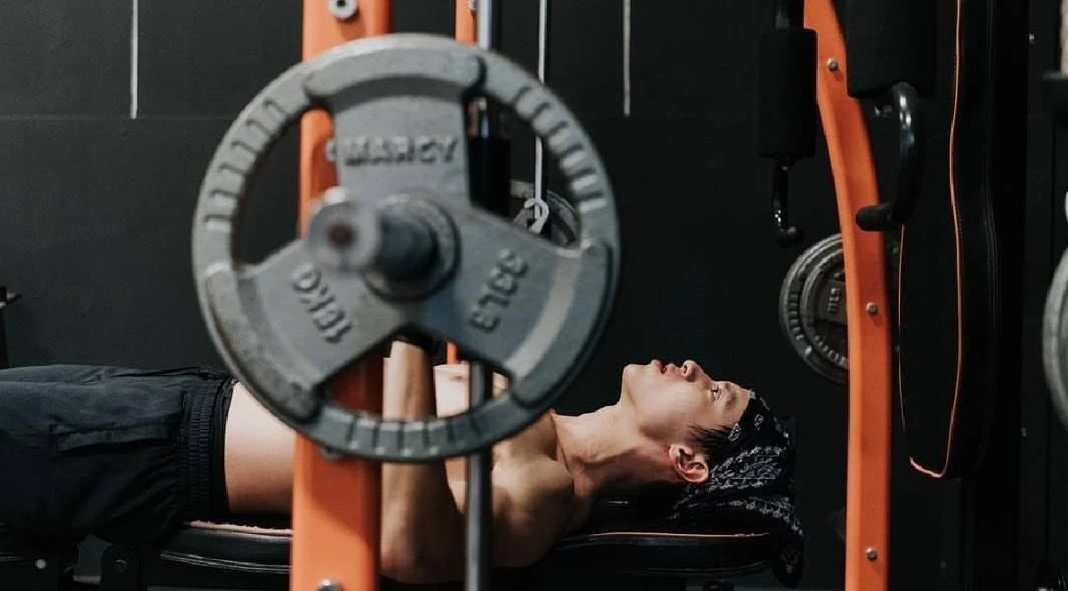 เต็มสองตา! เจมส์ จิรายุ แซ่บซ่อนรูป..ถอดเสื้ออวดหุ่นล่ำกล้ามแน่นมาก