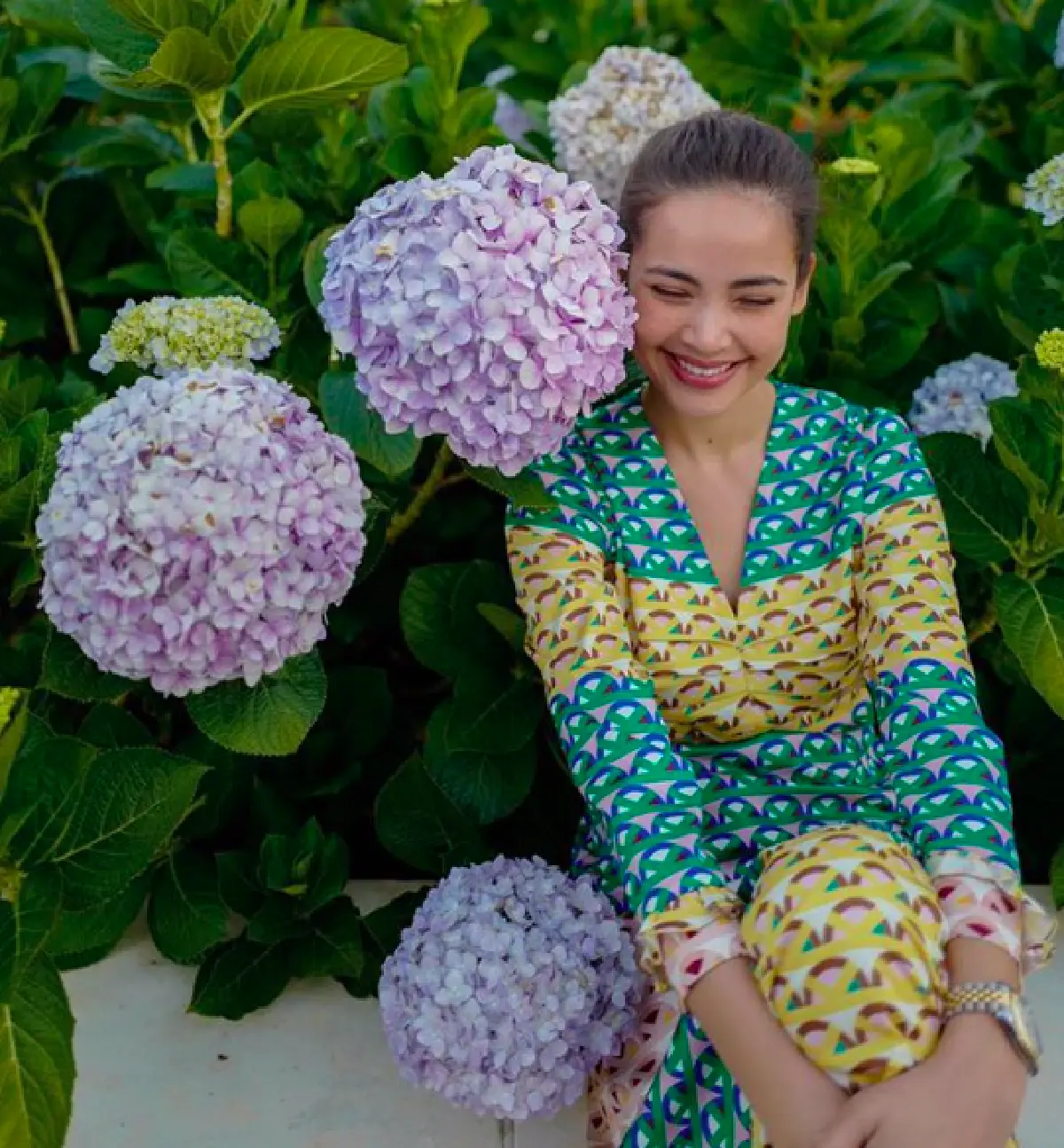 ชุดชาติไหนก็เอาอยู่! "ญาญ่า อุรัสยา” แต่งชุดอ๋าวหย่ายเที่ยวเวียดนาม เรียบๆ แต่ดูดี