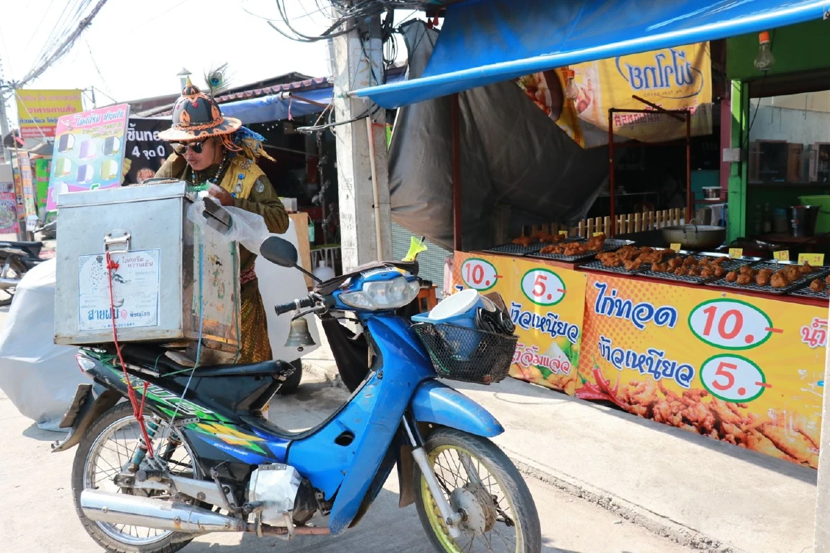 ชีวิตต้องมี"กิมมิก"หนุ่มแต่งชุดโบราณขายไอติมรายได้พุ่งเท่าตัว