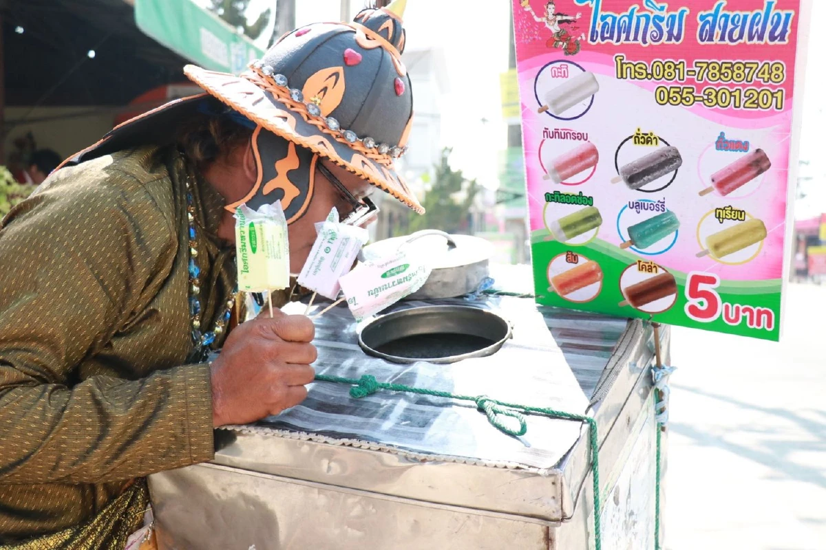 ชีวิตต้องมี"กิมมิก"หนุ่มแต่งชุดโบราณขายไอติมรายได้พุ่งเท่าตัว