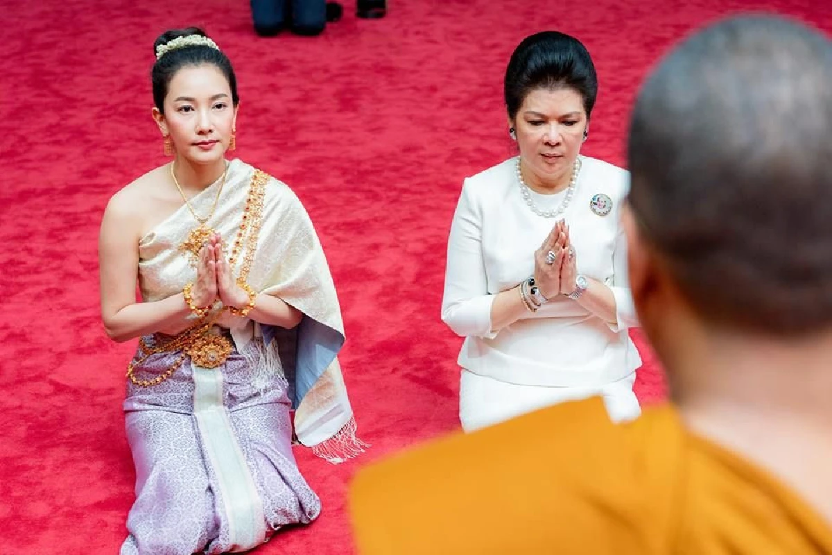 “นุ่น” จูงมือคุณแม่สามี "คุณแม่อรุณี ภิรมย์ภักดี” ใส่ชุดไทยย้อนยุคคาดสไบมาทำบุญ