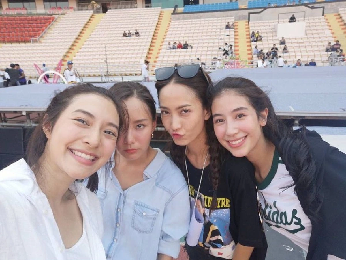 4 สาวแก๊งเฟอร์บี้ เผยความสวยสดใสซ้อมงานฟุตบอลช่อง 3