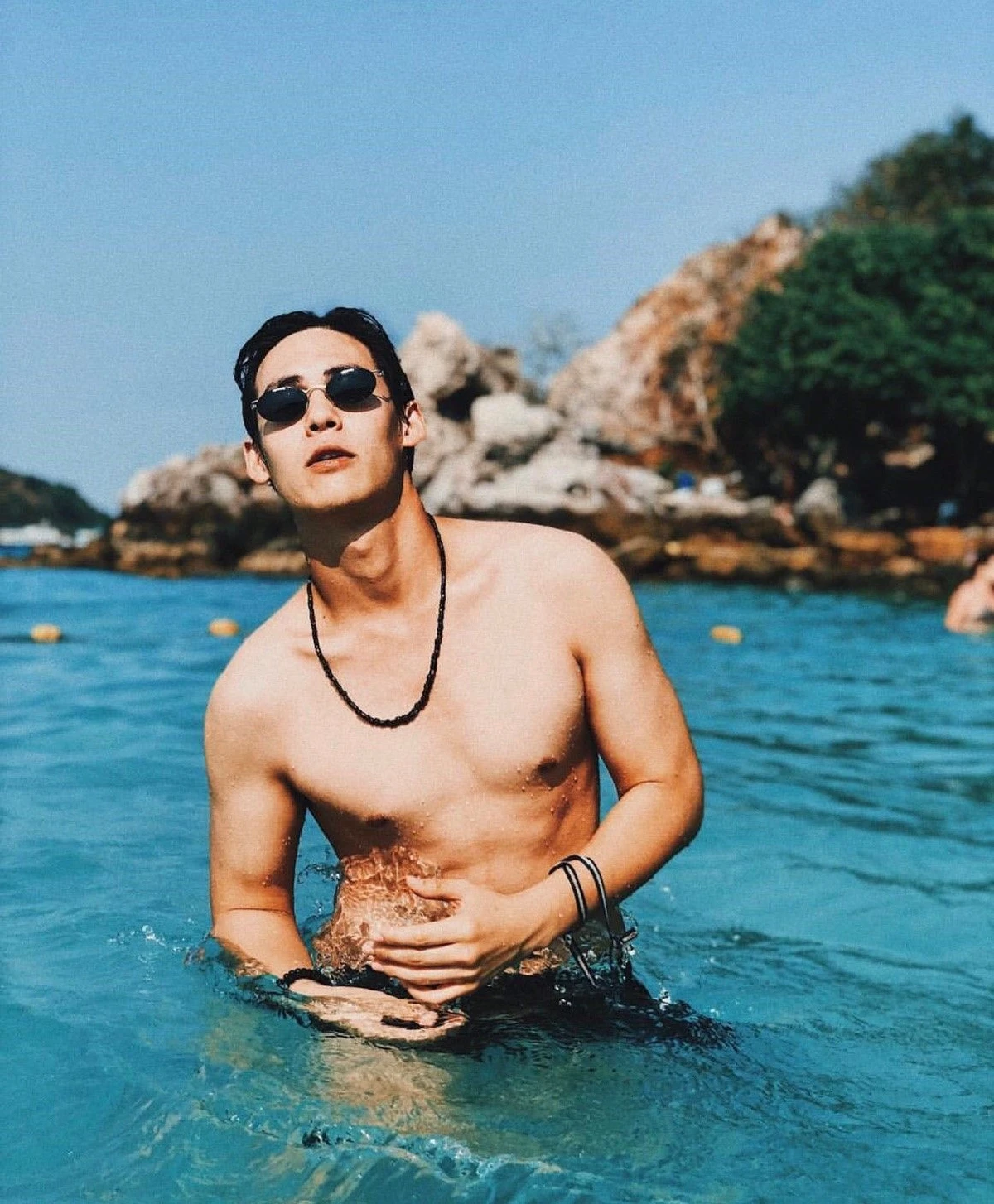 ส่องภาพคู่หวาน บอส ชนกันต์ พระเอกเอ็มวีและหนุ่มรู้ใจของ วันเดอร์เฟรม