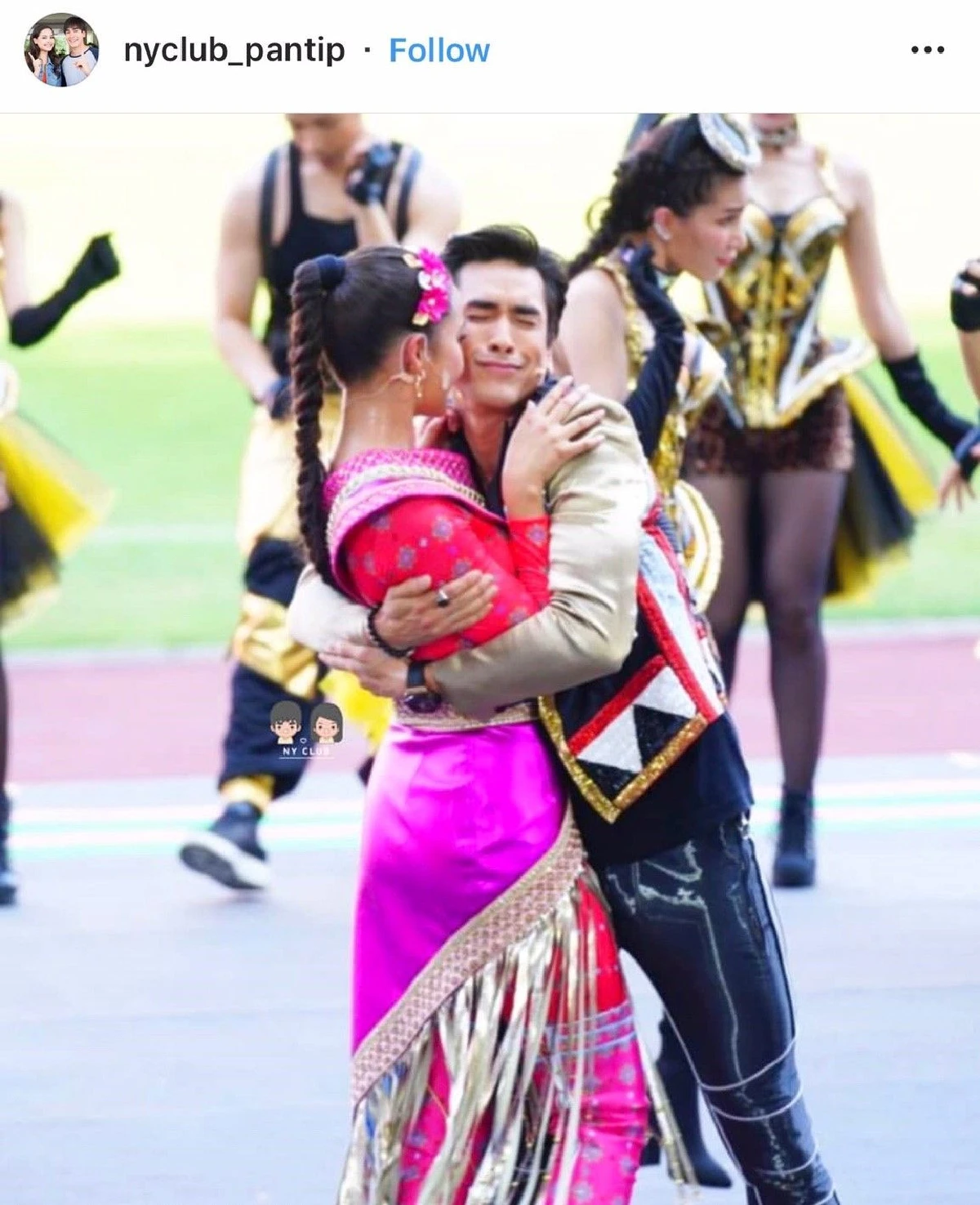 ตาวิเศษเห็นนะ! ญาญ่า กรี๊ดแตก ณเดชน์ ขโมยกอดระหว่างโชว์ในงานบอลช่อง 3