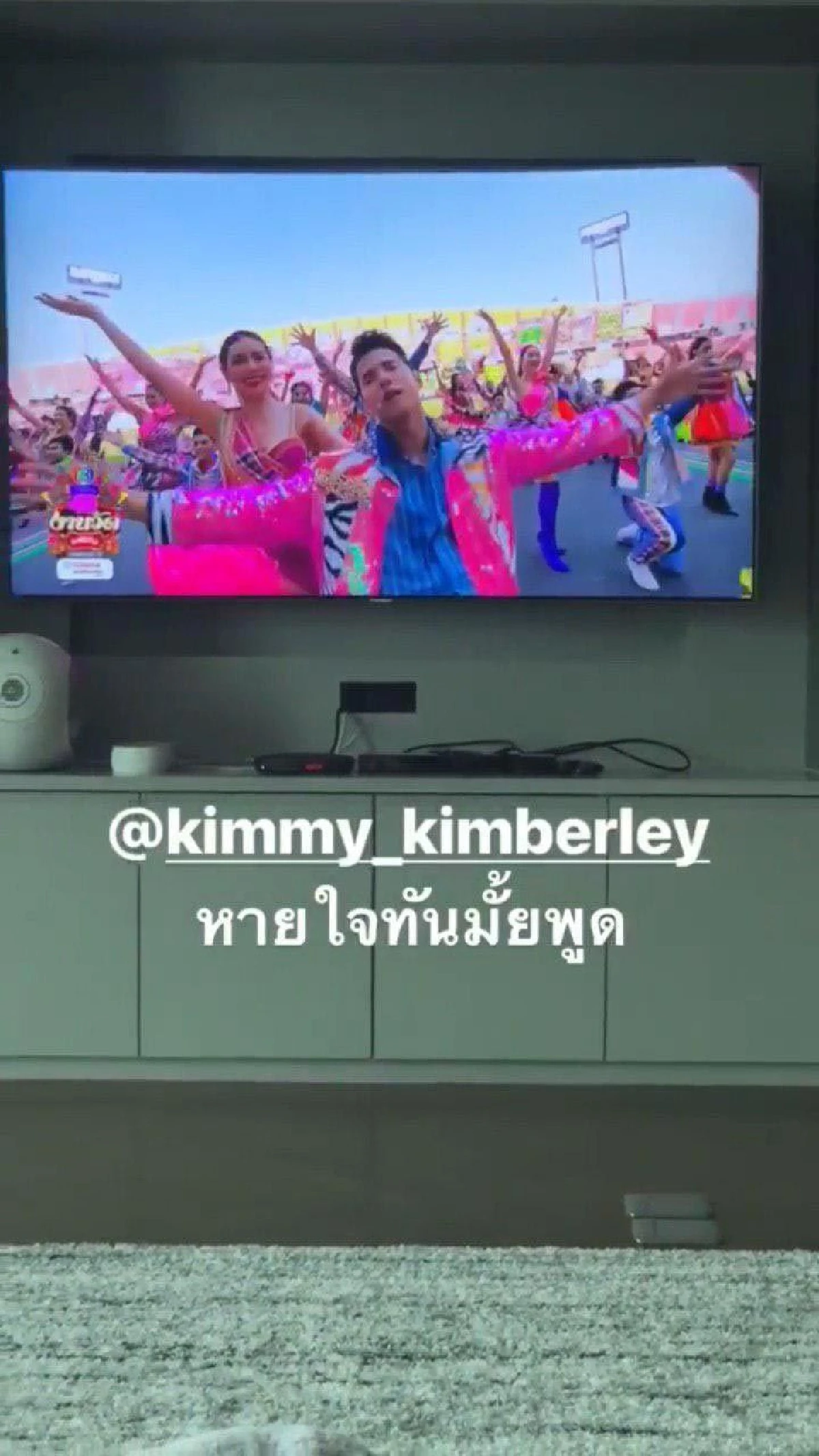 เอ็นดูหนักมาก! “มาร์กี้” ท้องแก่อดร่วมงานบอลช่อง ไม่พลาดดูถ่ายทอดสด แซวเพื่อนๆ กระจาย