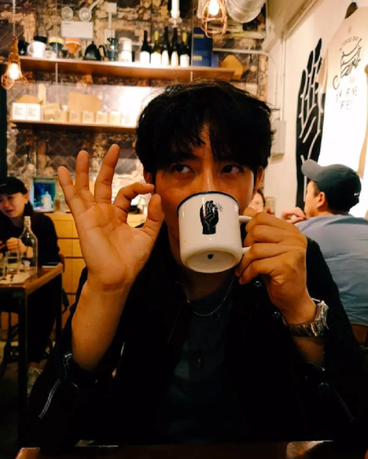 เปิดตัวชัดเจน!? “เป้-คารีสา” ควงแขน บินลัดฟ้าเที่ยวฮ่องกงด้วยกัน