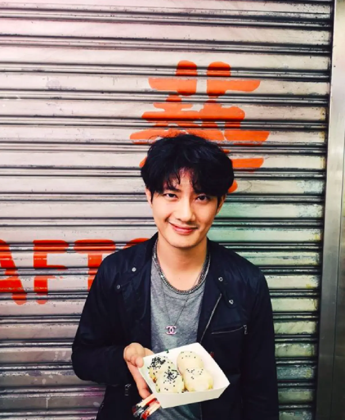 เปิดตัวชัดเจน!? “เป้-คารีสา” ควงแขน บินลัดฟ้าเที่ยวฮ่องกงด้วยกัน