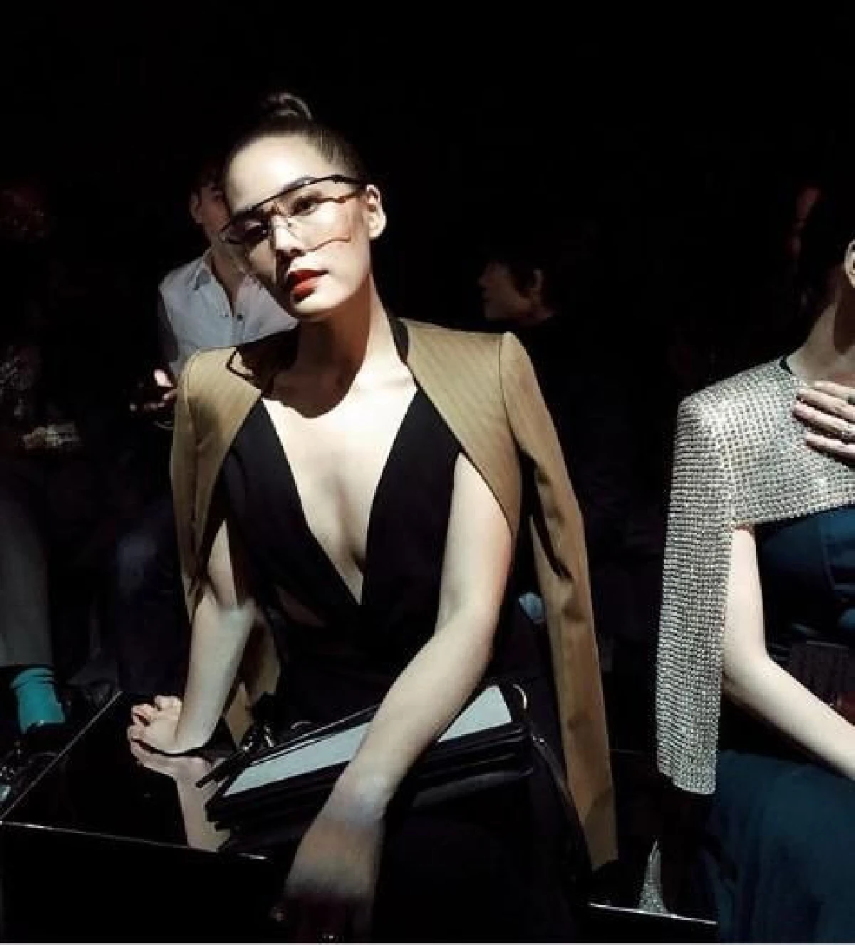 เจนี่ เทียนโพธิ์สุวรรณ แหวกอกแซ่บ! ร่วมงานแฟชั่นโชว์ที่ฝรั่งเศส (คลิป)