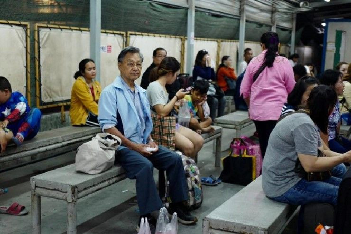 "ชวน หลีกภัย" นั่งรถไฟไปช่วยผู้สมัครภาคเหนือหาเสียง "ชวน หลีกภัย" นั่งรถไฟไปช่วยผู้สมัครภาคเหนือหาเสียง