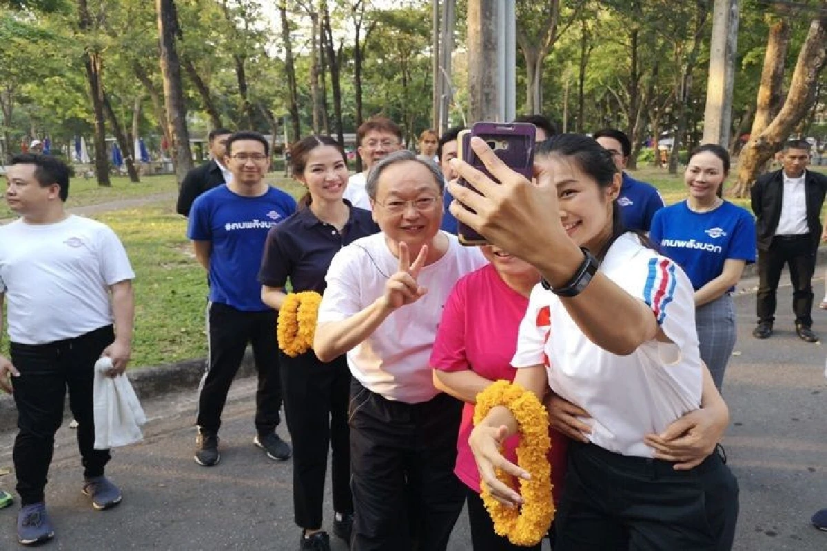 พปชร.หาเสียงสวนลุมเสียงเชียร์"ลุงตู่"ลั่น