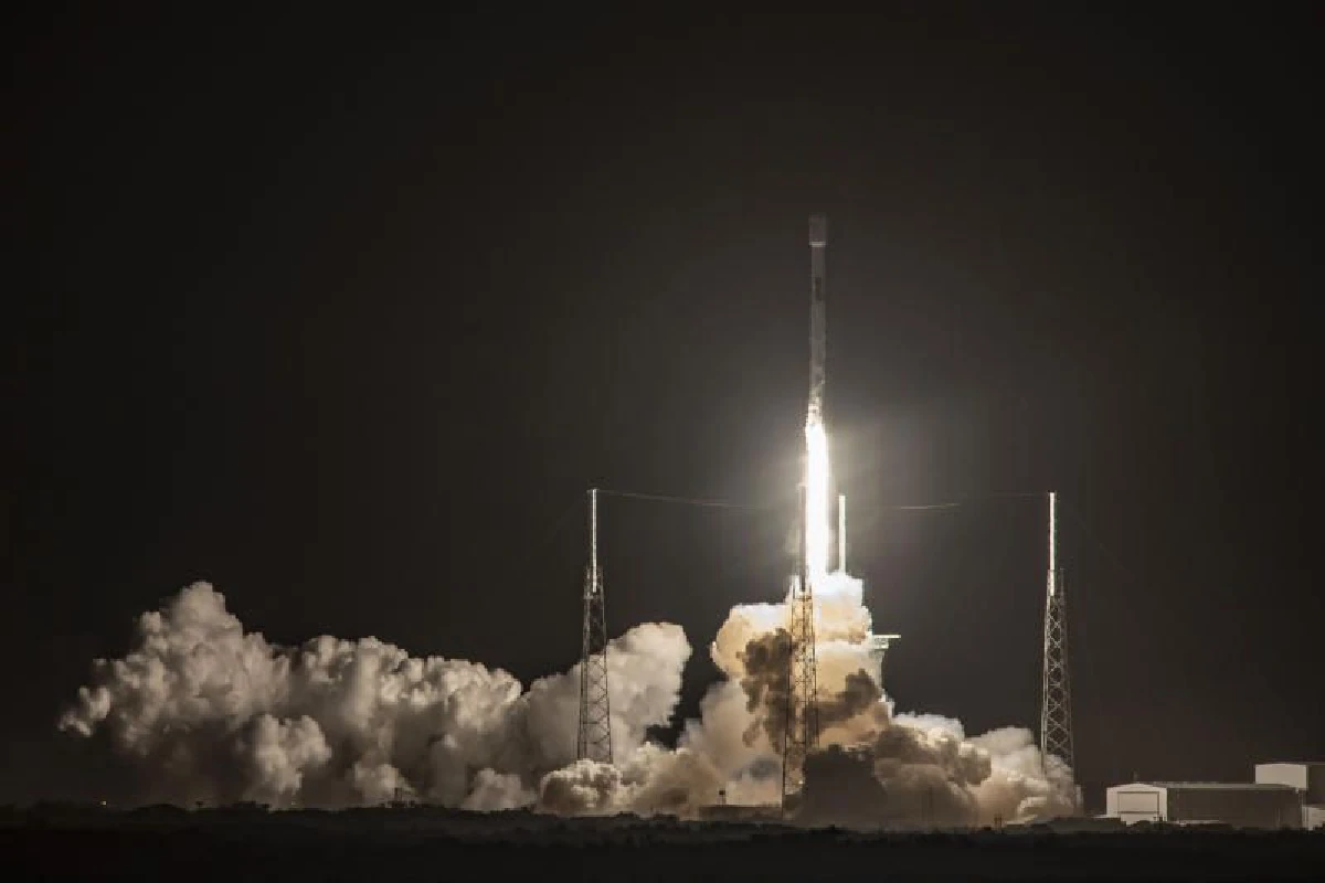 เผยภาพยานอวกาศเซลฟี่กับโลกรูปแรก