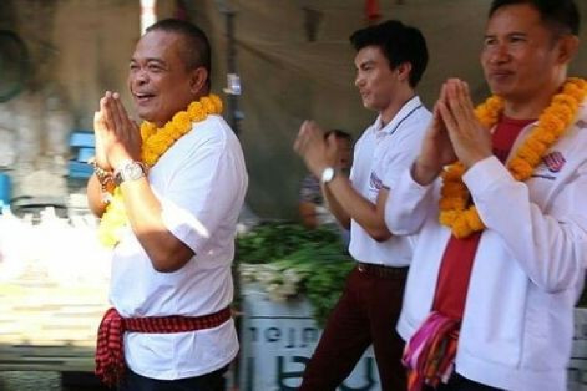 จตุพรให้กำลังใจไทยรักษาชาติขอให้รอดคดียุบพรรค จตุพรให้กำลังใจไทยรักษาชาติขอให้รอดคดียุบพรรค
