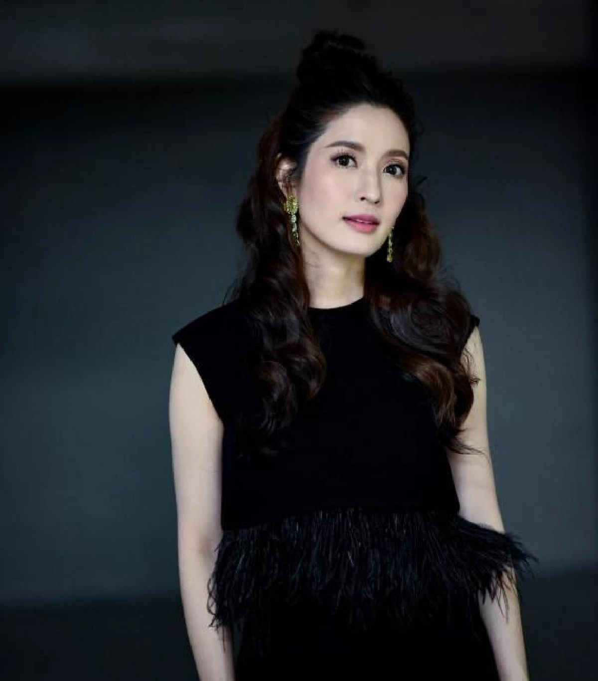 ไม่ได้มีแค่ลุคหวาน! แอฟ ทักษอร ถ่ายแบบสวยเท่อินเนอร์มาเต็ม