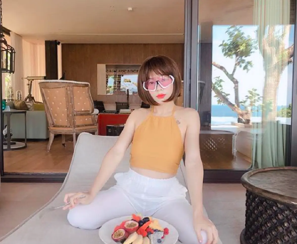 หวานไม่เคยจาง! “บี้-กุ๊บกิ๊บ” พา "น้องเปาเป่า” เที่ยวทะเลภูเก็ต ฉลองครบรอบแต่งงาน 3 ปี