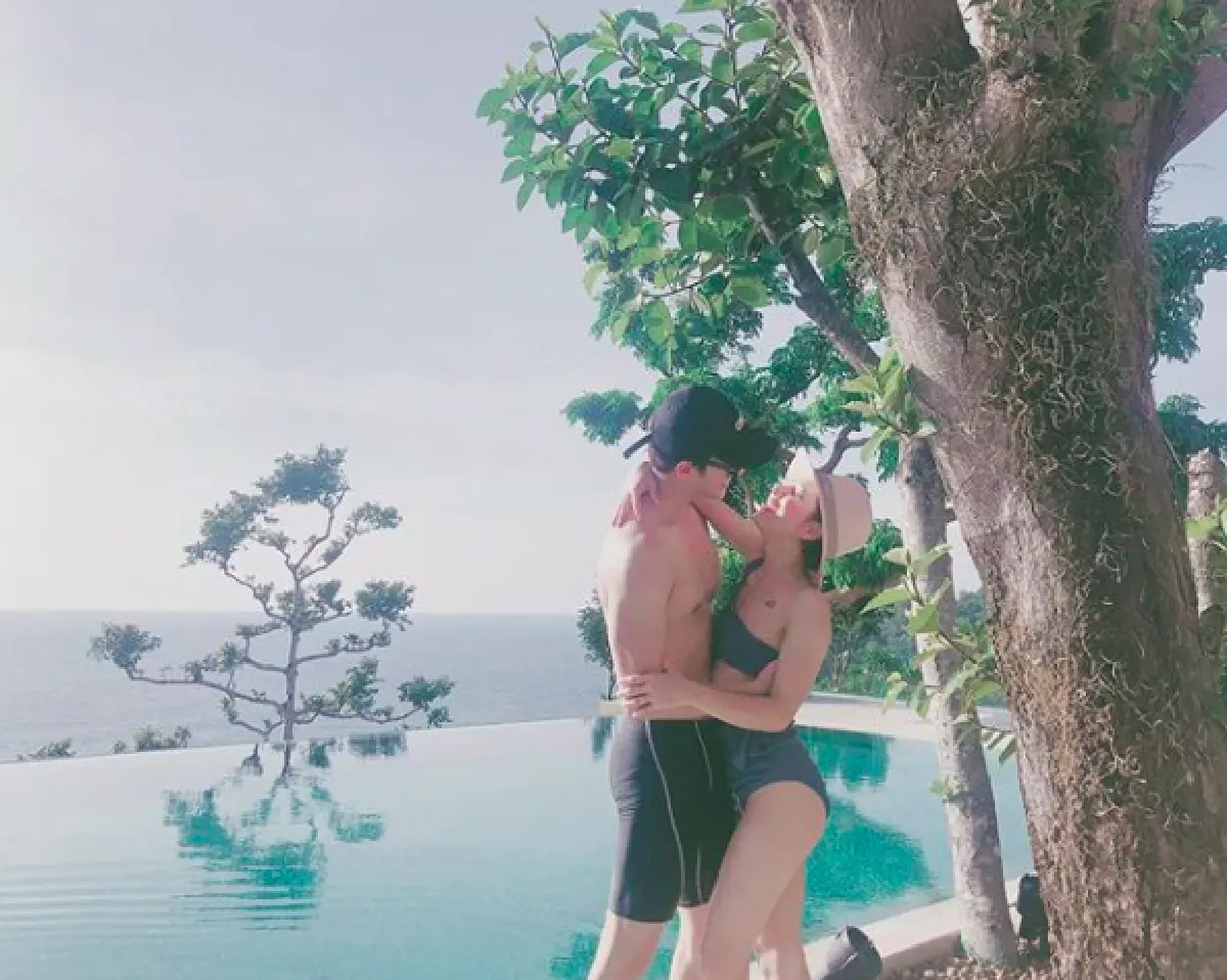 หวานไม่เคยจาง! “บี้-กุ๊บกิ๊บ” พา "น้องเปาเป่า” เที่ยวทะเลภูเก็ต ฉลองครบรอบแต่งงาน 3 ปี