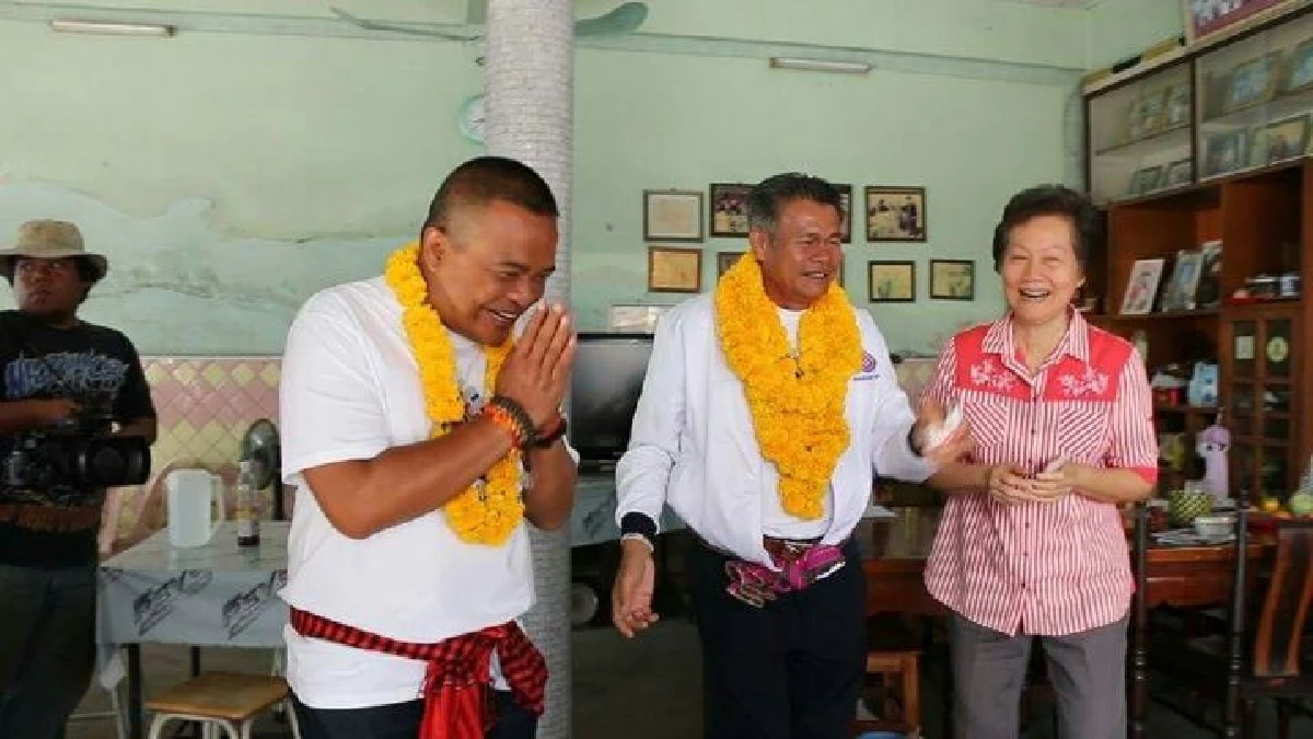 จตุพรให้กำลังใจไทยรักษาชาติขอให้รอดคดียุบพรรค