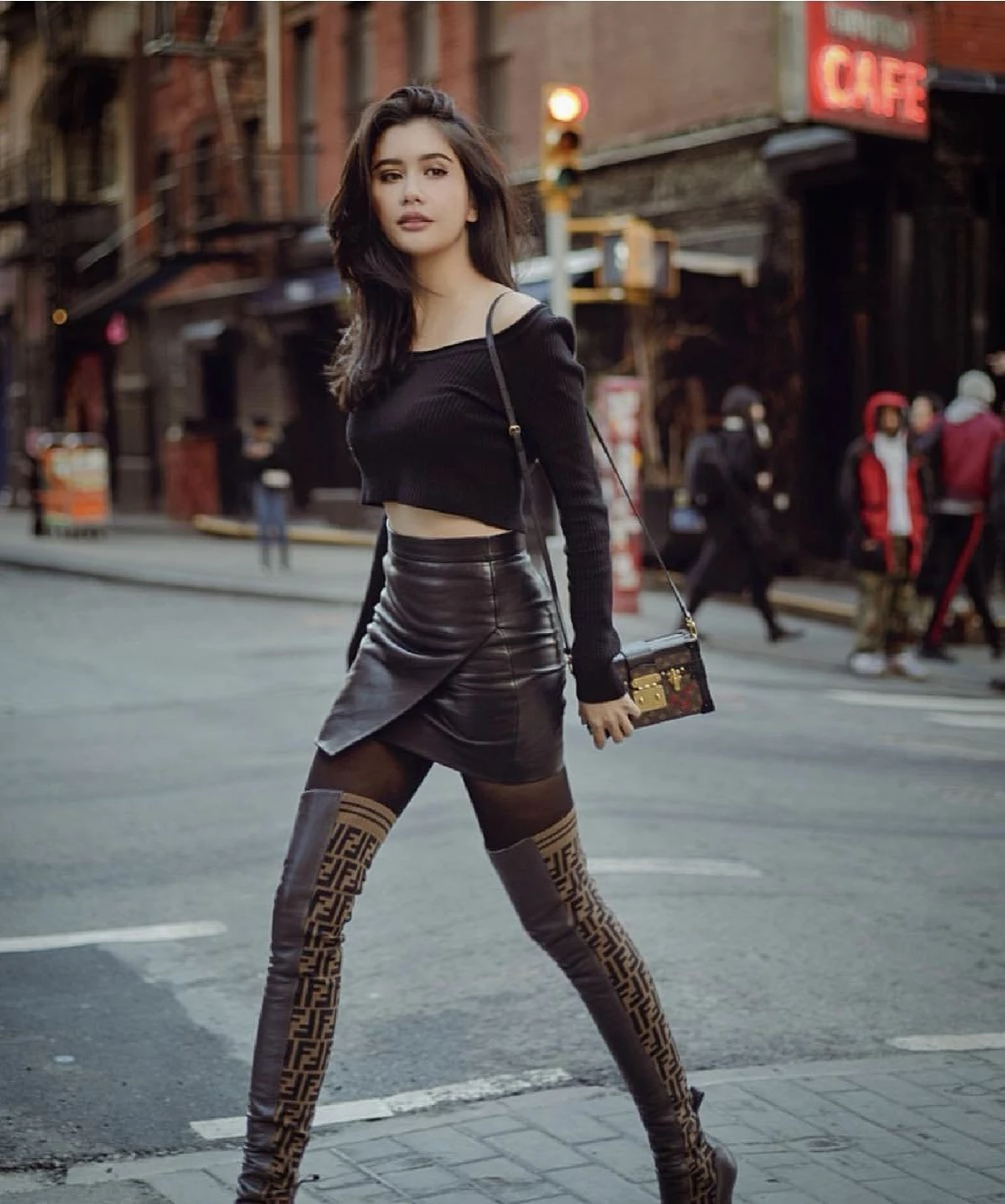 แฟชั่นท้าหนาวของ ปู ไปรยา เดินโพสท่าสวยเป๊ะอวดลุคปังในนิวยอร์ก