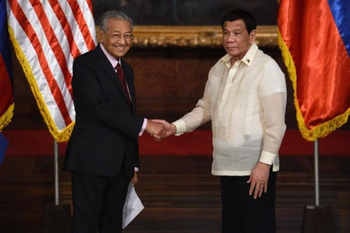 มหาเธร์เตือนฟิลิปปินส์ระวัง 'กับดักหนี้' จีน มหาเธร์เตือนฟิลิปปินส์ระวัง 'กับดักหนี้' จีน