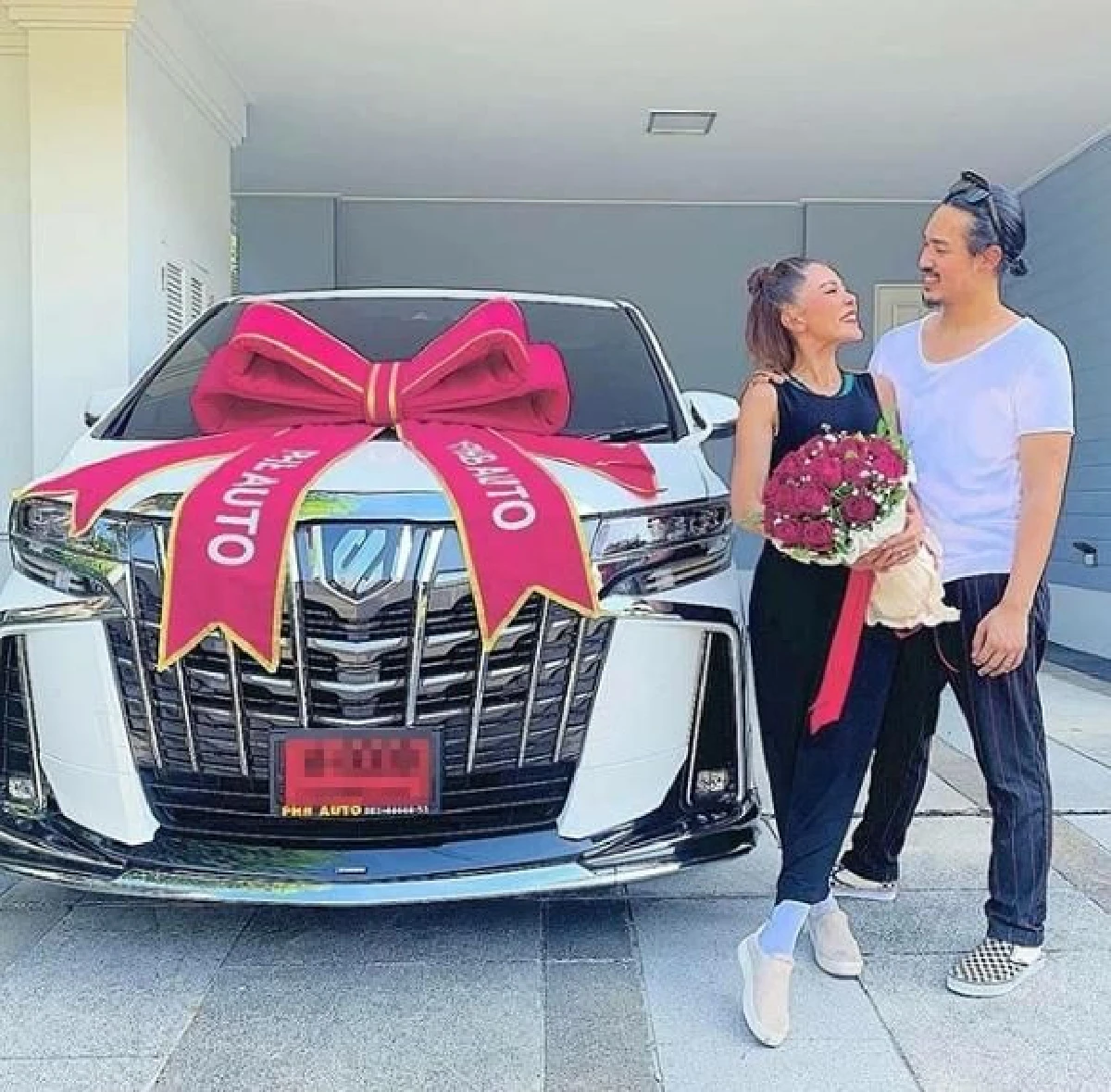 สวย..รวย..เก่ง “เป๊กกี้ ศรีธัญญา” ให้รางวัลตัวเอง ซื้อรถหรูด้วยเงินสด