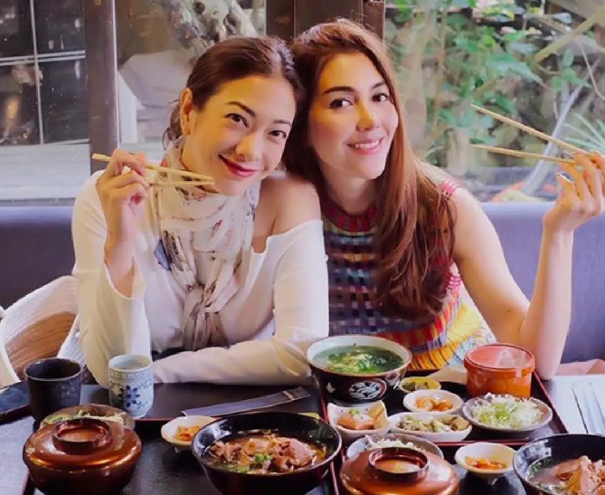 "วุ้นเส้น-แป้ง” สวยแพ็คคู่ จับมือเที่ยวโอกินาวาสองคนแบบโสดๆ