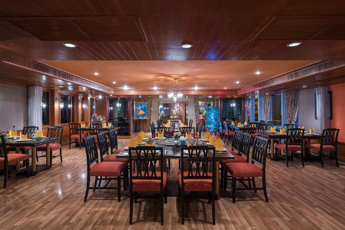 ห้องอาหารมหานาค คงความอร่อยมา 24 ปี