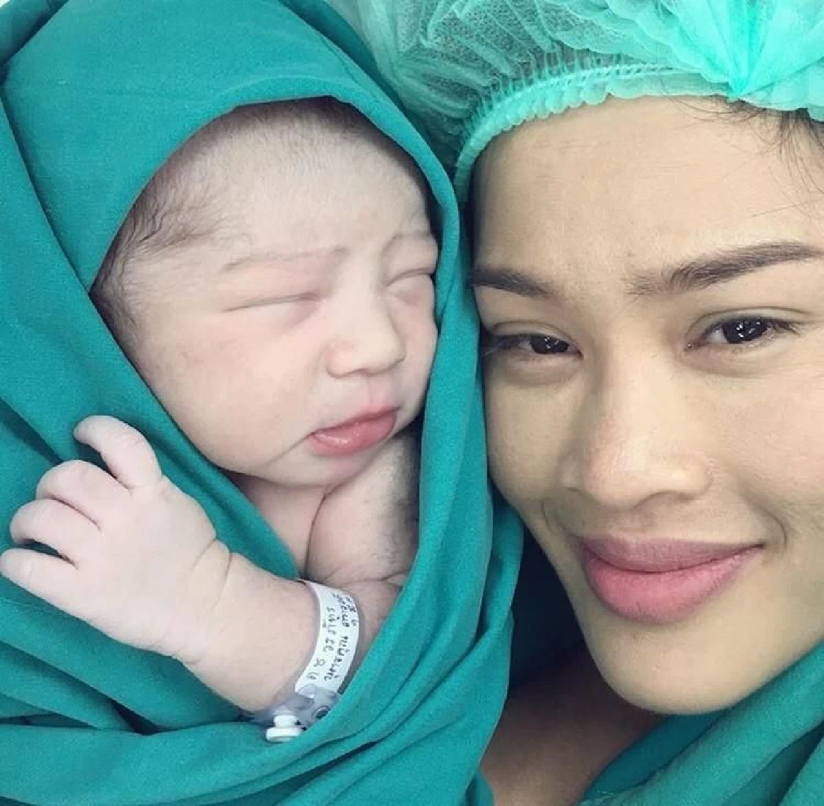 คลอดแล้วก่าก๊ะ! น้องวิน ลูกชายคนแรกน่ารักน่าเอ็นดูของ หนูเล็ก ก่อนบ่าย