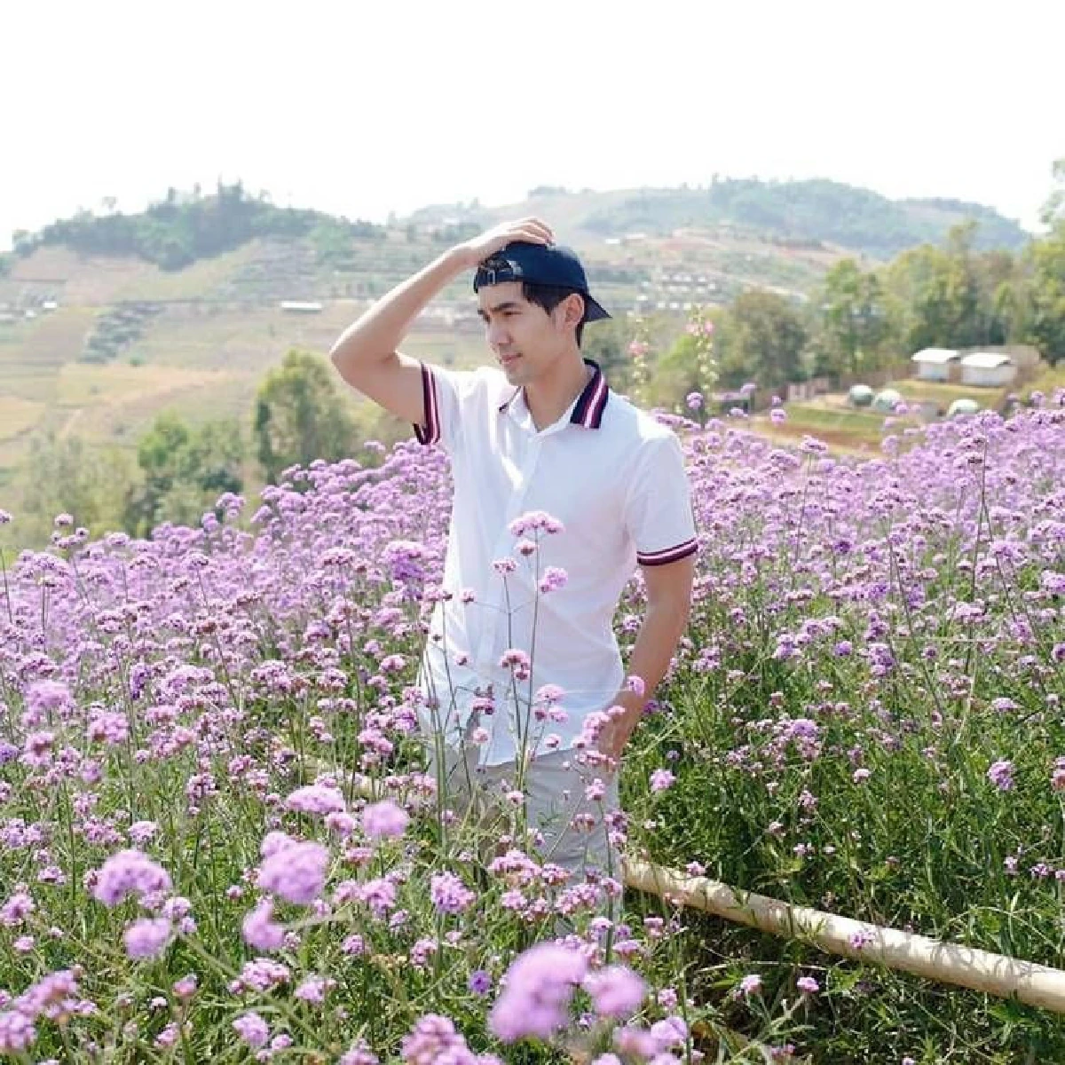 หวานต่อรัวๆ! เต๋อ-ใหม่ กุมมือสวีทท่ามกลางสวนดอกไม้สุดโรแมนติก