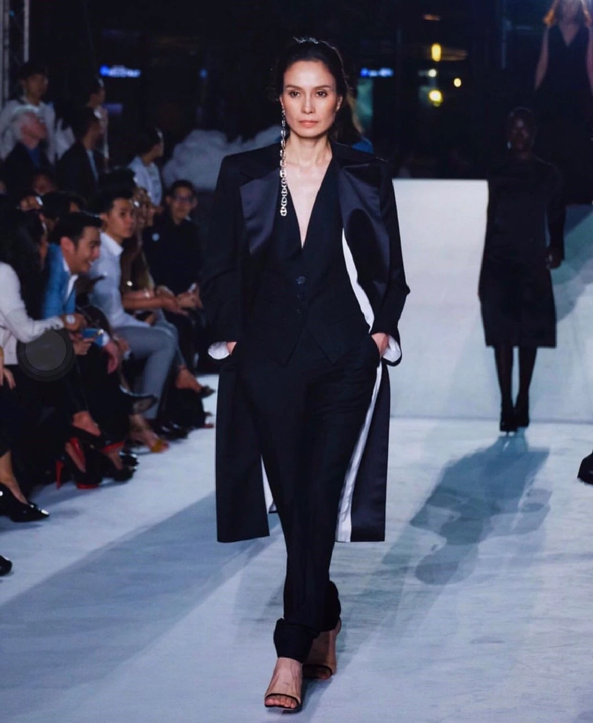 รวมนางแบบตัวแม่ ซินดี้-บี-อุ๋ม-ออแกน ประชันความเป๊ะบนรันเวย์สุดยิ่งใหญ่