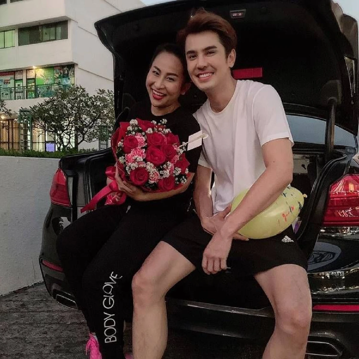 เล็ก เจษฎา เปิดตัวสาวรู้ใจ ลาล่า อาร์สยาม ตามส่งข้าวส่งน้ำดูแลไม่ห่าง