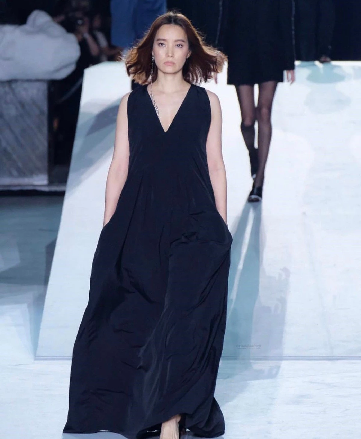 รวมนางแบบตัวแม่ ซินดี้-บี-อุ๋ม-ออแกน ประชันความเป๊ะบนรันเวย์สุดยิ่งใหญ่