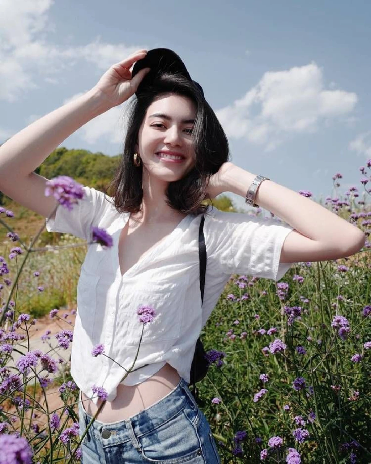 หวานต่อรัวๆ! เต๋อ-ใหม่ กุมมือสวีทท่ามกลางสวนดอกไม้สุดโรแมนติก