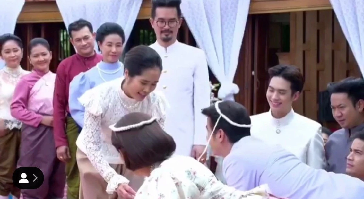 ฮากันทั้งท่าโฉลง! อ้น ศรีพรรณ เผยเบื้องหลังการให้พรในงานแต่งของ ทองเอก-แม่ชบา (คลิป)